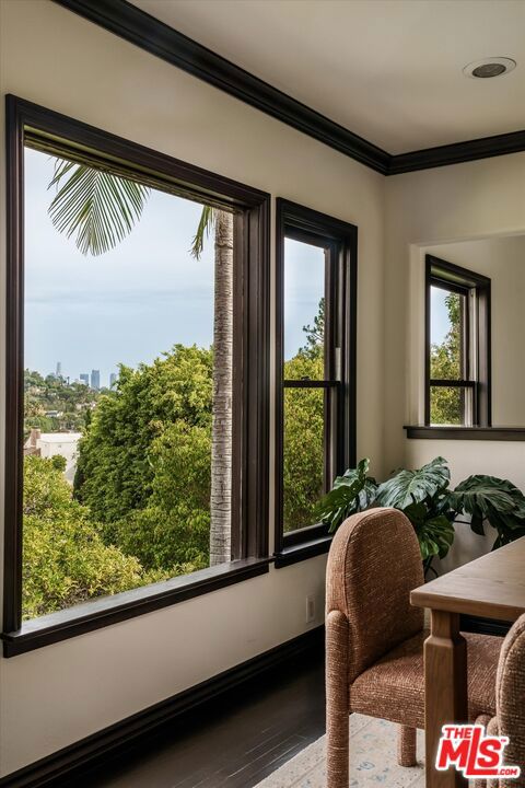 4189 Holly Knoll Drive, Los Angeles CA: https://media.crmls.org/mediaz/9b717327-5d81-42a0-874f-de0fd262a06f.jpg