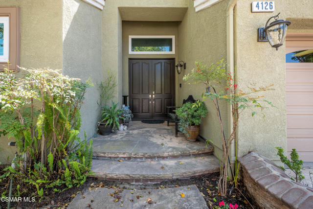 4126 Sterlingview Drive, Moorpark CA: https://media.crmls.org/mediaz/9b71b40f-a6f6-497b-90f7-463df9741b08.jpg