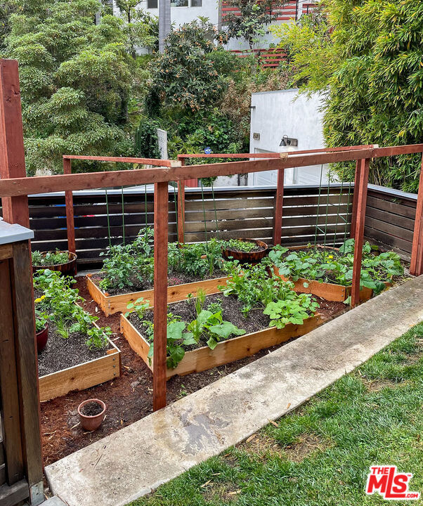 2465 N Gower Street, Los Angeles CA: https://media.crmls.org/mediaz/9b71cf91-d88a-45cb-ade2-773b337c687b.jpg