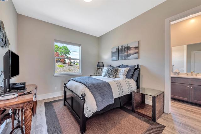 Image 23 of 38 For 17932 Vintner Ct