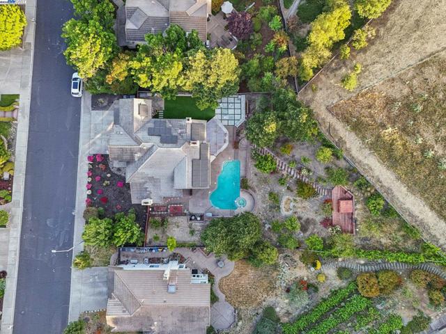 8244 Brittany Dr, Dublin CA: https://media.crmls.org/mediaz/9b72adf8-6d32-44ea-b49d-36cef4e5fe37.jpg