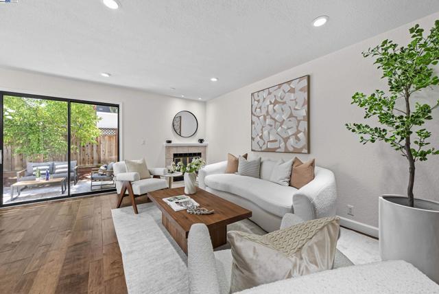 163 Gladys Ave, Mountain View CA: https://media.crmls.org/mediaz/9b72aef7-d336-4cff-9464-3ed30225b385.jpg
