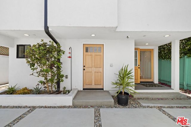3170 Glenmanor Place, Los Angeles CA: https://media.crmls.org/mediaz/9b72d74a-2b8a-46bd-804a-1a4d4de8ef09.jpg