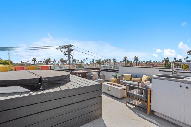 508 N Tremont Street, Oceanside CA: https://media.crmls.org/mediaz/9b72fd1d-a4d1-4ce5-813c-32d26f1acd73.jpg