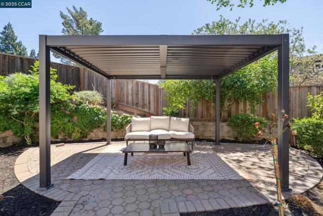1826 Yolanda Circle, Clayton CA: https://media.crmls.org/mediaz/9b7310d5-e399-424e-a64f-836798cb2ef3.jpg