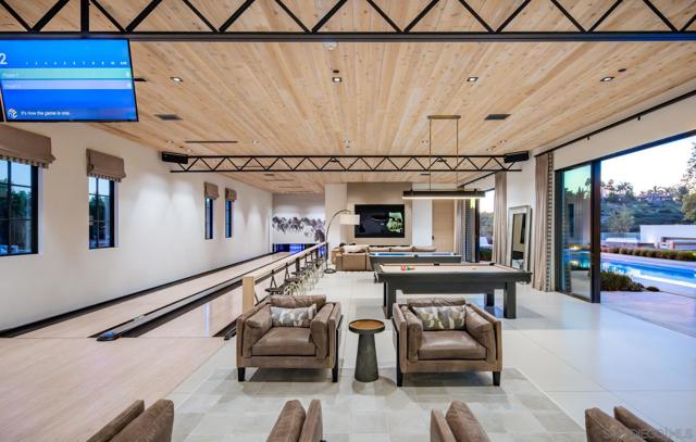 14783 Roxbury Terr., Rancho Santa Fe CA: https://media.crmls.org/mediaz/9b731b42-3e16-4bb9-b14a-ea351238c9cc.jpg