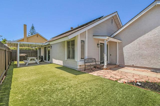 Detail Gallery Image 3 of 14 For 2610 Hillridge Ln, Spring Valley,  CA 91977 - 3 Beds | 2 Baths