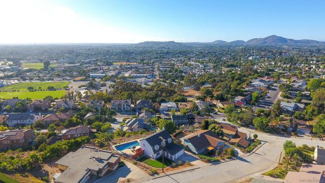 4060 Rosarita Dr, La Mesa CA: https://media.crmls.org/mediaz/9b73f3c6-282b-4129-9391-bc9e2416e2d6.jpg