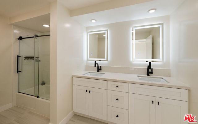 13206 Admiral Avenue, Marina del Rey CA: https://media.crmls.org/mediaz/9b741431-f8ae-4191-884c-ea5bf82e90bf.jpg