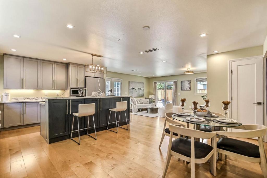 10381 Meadow Place, Cupertino, CA 95014
