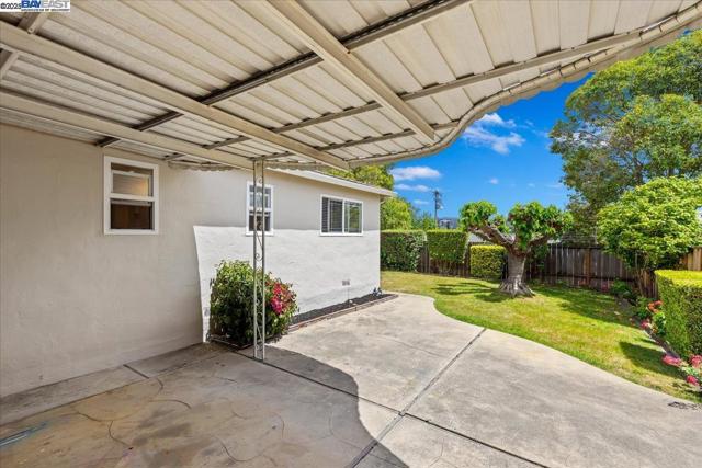 19678 Bernal Street, Castro Valley CA: https://media.crmls.org/mediaz/9b74573d-36a5-4dc4-8cc2-c9f76c1d91de.jpg