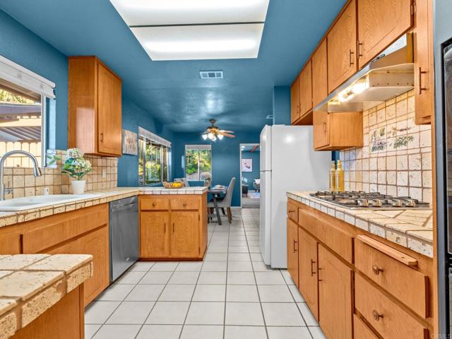 Detail Gallery Image 24 of 53 For 1130 Pebble Springs Ln, Escondido,  CA 92026 - 3 Beds | 2 Baths