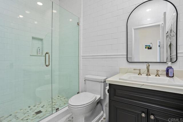 3433 Western Springs Rd, Encinitas CA: https://media.crmls.org/mediaz/9b74ae33-fea6-4187-9846-39bc94c18b8d.jpg
