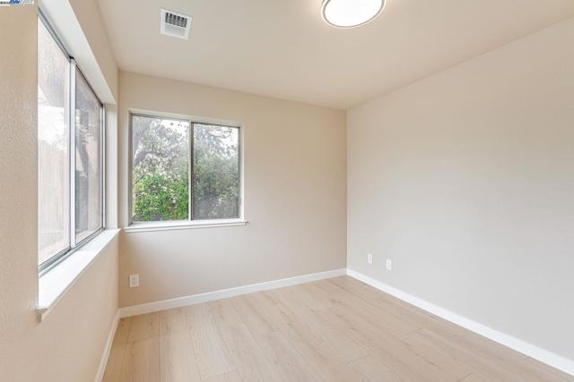 19723 Redwood Rd, Castro Valley CA: https://media.crmls.org/mediaz/9b74fbb9-882f-499c-9332-23dc7c758ace.jpg