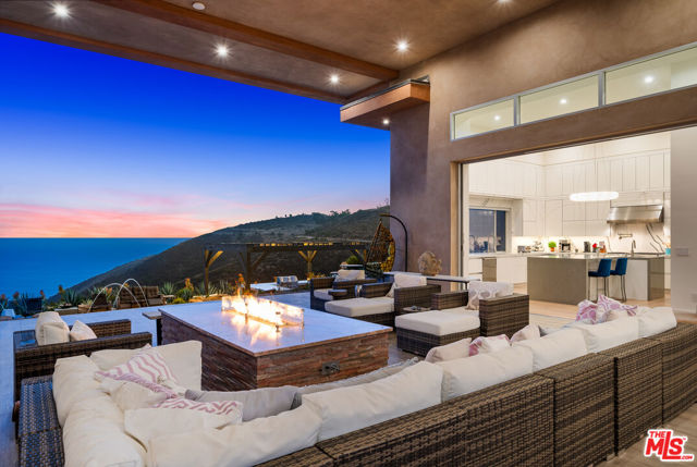 10715 Yerba Buena Road, Malibu CA: https://media.crmls.org/mediaz/9b753cdc-71a4-4b7a-bfe9-b7128eaa98c1.jpg
