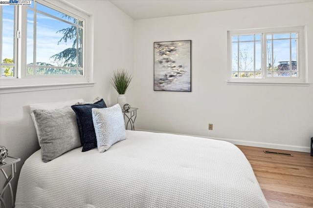 3554 Arcadian Ct, Castro Valley CA: https://media.crmls.org/mediaz/9b757a86-b750-4078-9a17-aac8d281b973.jpg