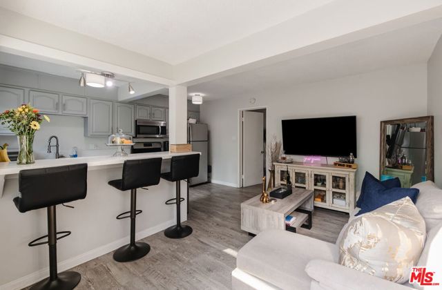 617 Westmount Drive, West Hollywood CA: https://media.crmls.org/mediaz/9b7592a1-8b0a-4040-8acb-14731b2118bc.jpg