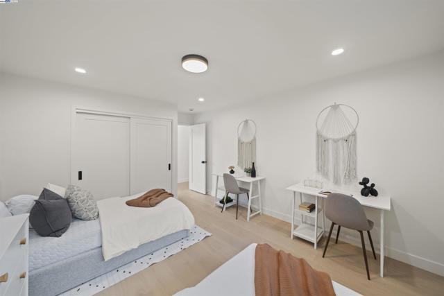 Image 17 of 51 For 4253 Mirador Dr