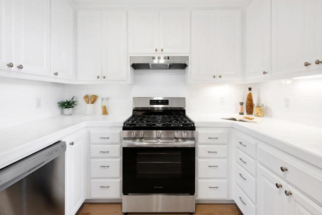 550 El Camino Real, Burlingame CA: https://media.crmls.org/mediaz/9b7604eb-c43f-4e26-ac1a-c61d61d8dc51.jpg