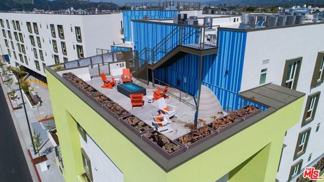 521 W Colorado Street, Glendale CA: https://media.crmls.org/mediaz/9b76099b-c257-4e0f-b12a-a730d2ce17e6.jpg