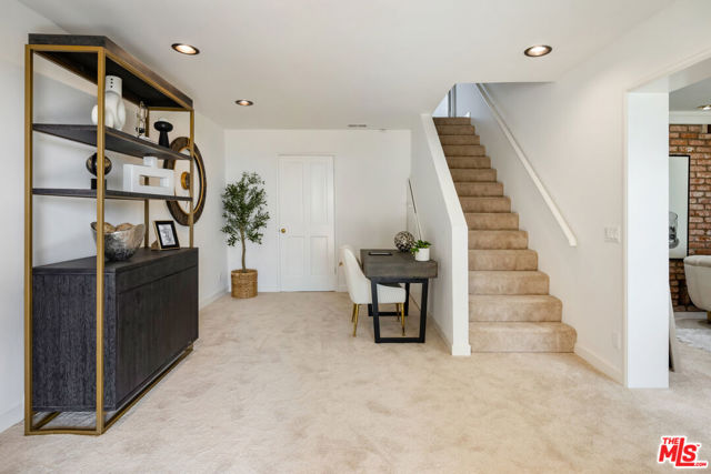 8004 Oceanus Drive, Los Angeles CA: https://media.crmls.org/mediaz/9b7634ec-1ba7-4e14-88e6-106bcc71c564.jpg