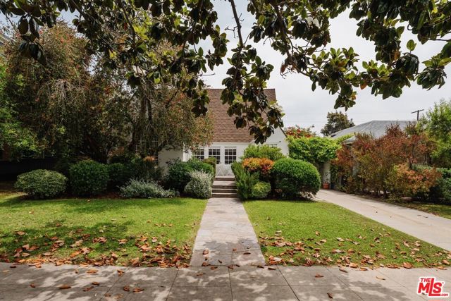 226 N Arden Boulevard, Los Angeles CA: https://media.crmls.org/mediaz/9b767dfa-f8c6-4b40-9ae2-a282f5c86178.jpg
