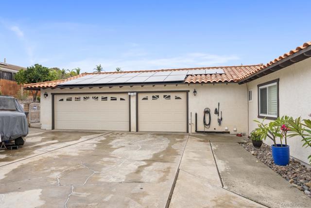 1918 Odell Cir, Vista CA: https://media.crmls.org/mediaz/9b767efc-ed53-499d-a51b-fa7a06671466.jpg