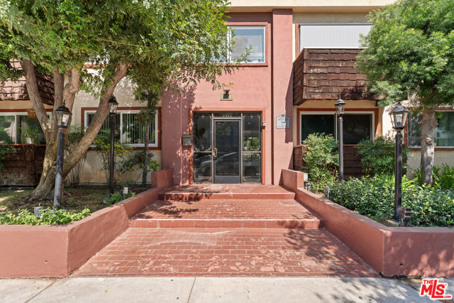 1 Bed Home for Sale in Los Angeles, California