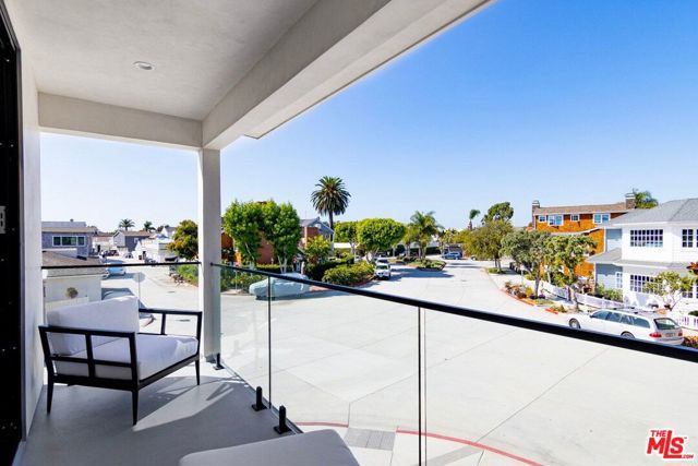 1703 Plaza Del Sur, Newport Beach CA: https://media.crmls.org/mediaz/9b779a54-8043-4582-85a2-d2b7e9478460.jpg