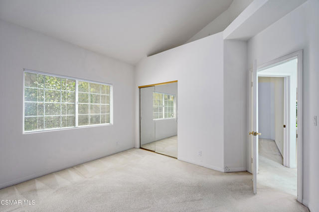 3695 Mapleknoll Place, Thousand Oaks CA: https://media.crmls.org/mediaz/9b77f476-9023-4573-88ce-8decdc65a9d3.jpg