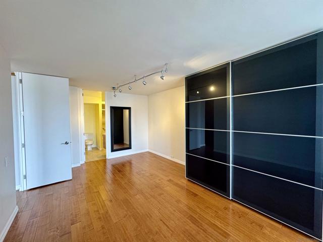 800 Prospect St, La Jolla CA: https://media.crmls.org/mediaz/9b785615-aa36-430a-9a79-e9bbcc94478d.jpg