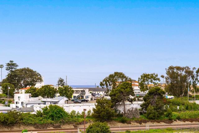 2563 State St, Carlsbad CA: https://media.crmls.org/mediaz/9b78acc0-d83a-42f9-bd3f-fd5943dd6c12.jpg