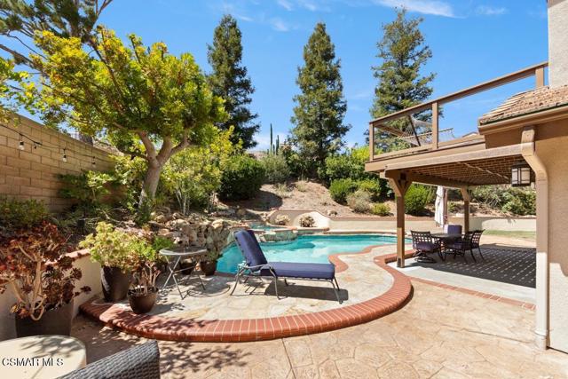 3085 Klamath Avenue, Simi Valley CA: https://media.crmls.org/mediaz/9b7912bf-ca81-46a6-b66d-bb796ccc7d7e.jpg