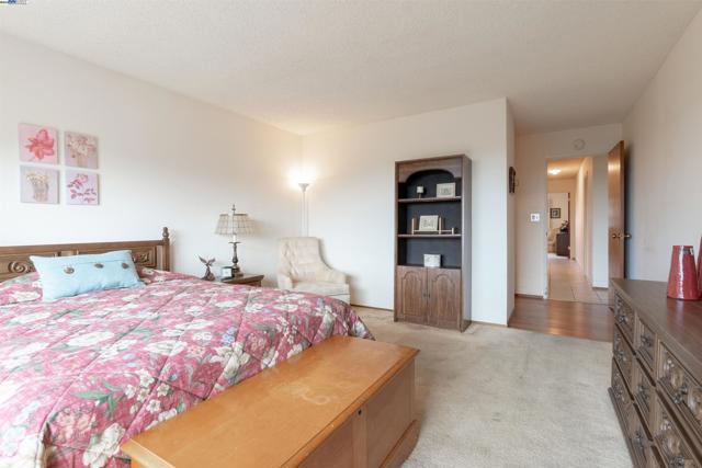 2177 Hillside Cir, San Leandro CA: https://media.crmls.org/mediaz/9b79a76c-a841-4d57-b3a6-9932ccf116de.jpg