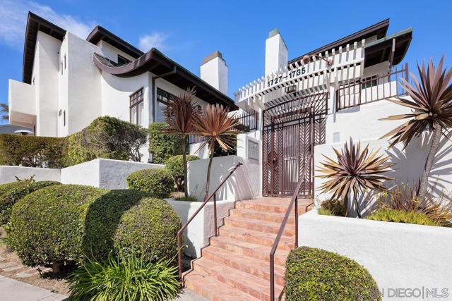1729 Coast Blvd, Del Mar CA: https://media.crmls.org/mediaz/9b79d59d-68ee-4c77-b61a-199d76abb649.jpg