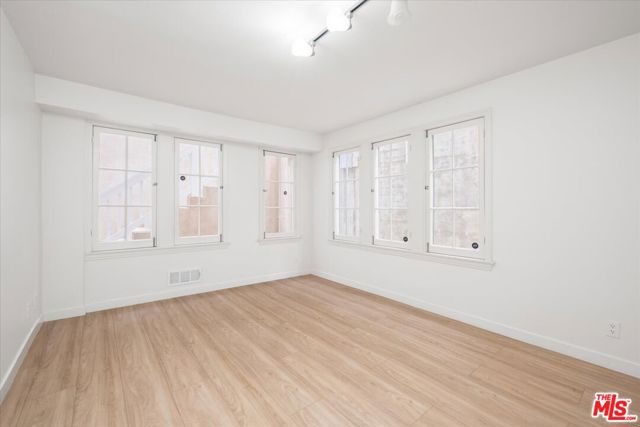 6612 Emmet Terrace, Los Angeles CA: https://media.crmls.org/mediaz/9b7a4702-9314-4068-87c6-8b83bc0fadf9.jpg