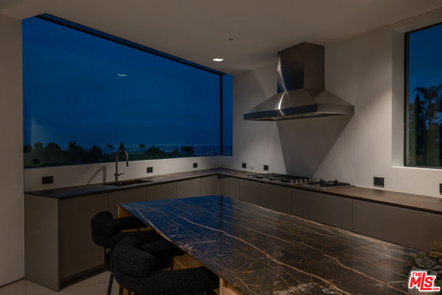 9277 Thrush Way, Los Angeles CA: https://media.crmls.org/mediaz/9b7aa90c-7758-4bd3-a5e9-0932fcab8504.jpg