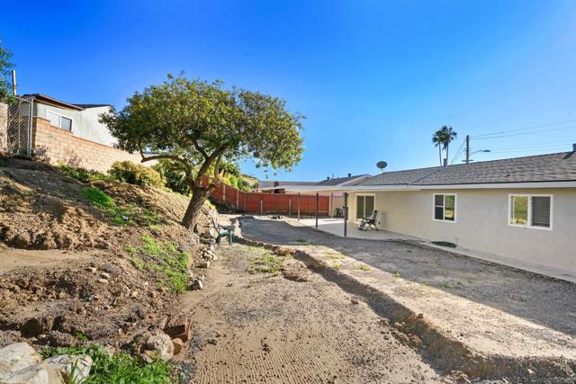 7684 Meadowbrook Ct, San Diego CA: https://media.crmls.org/mediaz/9b7abd93-de65-4d46-8f48-370c43414e47.jpg