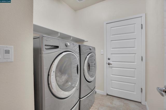 1030 Clear Lake Dr, Oakley CA: https://media.crmls.org/mediaz/9b7b476a-e2fd-459f-aba9-23f53743aa4a.jpg