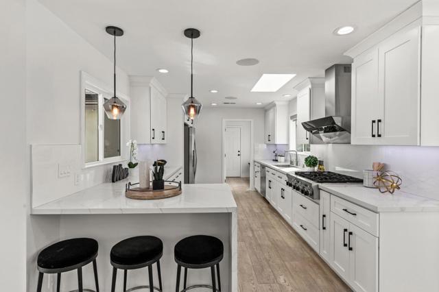990 Rose Avenue, Mountain View CA: https://media.crmls.org/mediaz/9b7b5250-834b-4856-9054-2476750b3d54.jpg