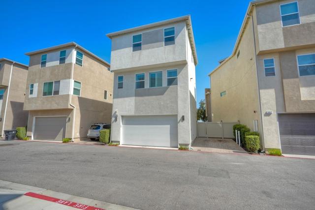 2056 Callisto Terrace, Chula Vista CA: https://media.crmls.org/mediaz/9b7c248a-4821-405c-a48e-a6a5f8125c00.jpg