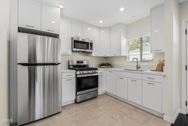 15233 Camarillo Street, Sherman Oaks CA: https://media.crmls.org/mediaz/9b7d09bc-3809-4cb5-8c85-335da8d4c249.jpg