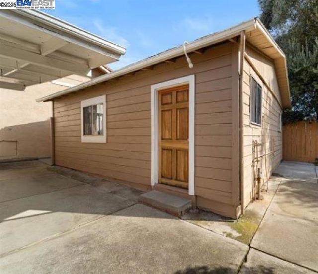 37391 Mission Blvd, Fremont CA: https://media.crmls.org/mediaz/9b7d239e-5efb-47b6-8033-71701579fa5b.jpg