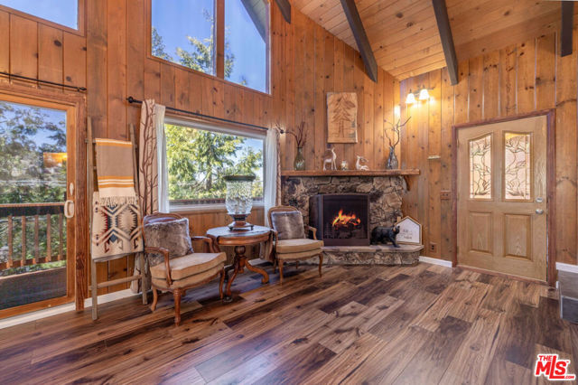 817 Grass Valley Road, Lake Arrowhead CA: https://media.crmls.org/mediaz/9b7d3ecd-bdf9-4013-a6ba-598974be9590.jpg