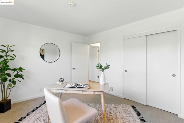 7927 Phaeton Dr, Oakland CA: https://media.crmls.org/mediaz/9b7d7eea-7858-45ef-8870-a5f5d3e2d5d0.jpg