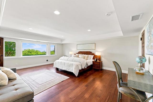150 New Place Road, Hillsborough CA: https://media.crmls.org/mediaz/9b7df305-a809-424c-a776-68a5366b95c6.jpg
