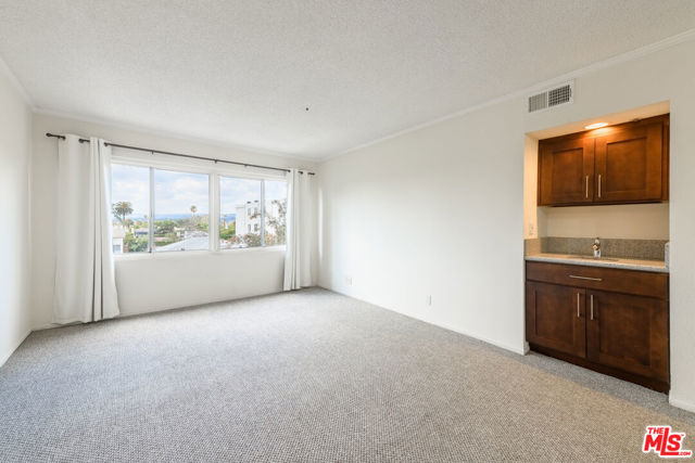 340 N Hayworth Avenue, Los Angeles CA: https://media.crmls.org/mediaz/9b7f48cf-653c-4f78-8e57-7e2e28d0fc69.jpg