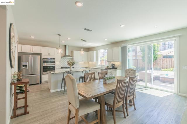 144 Scott Creek Way, Brentwood CA: https://media.crmls.org/mediaz/9b80413e-dcea-437f-8098-b37457409373.jpg