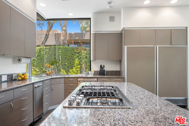 6 Rocky Lane, Rancho Mirage CA: https://media.crmls.org/mediaz/9b808c1b-bce8-495f-b88c-bfacc283d619.jpg