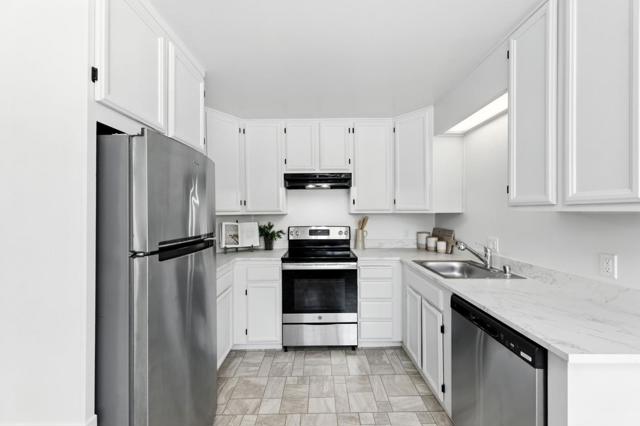 6 Clinton Court, Redwood City CA: https://media.crmls.org/mediaz/9b80d84a-bf73-4205-870c-b4176c31bb52.jpg